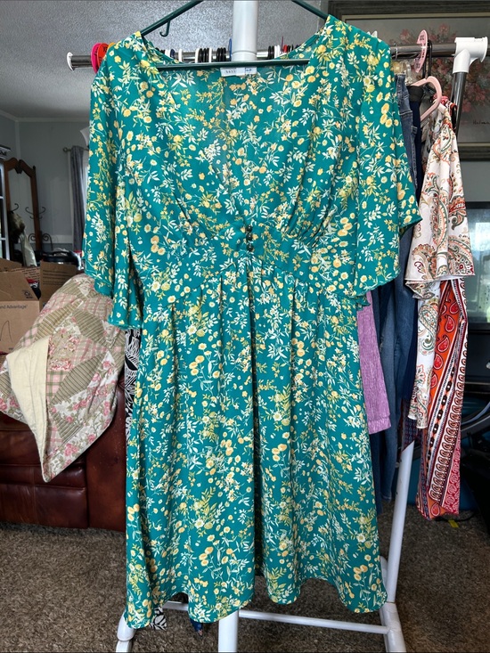 bailey blue Dresses & Skirts - bailey blue Teal Floral V-Neck Midi Dress with Flutter Sleeves Size L